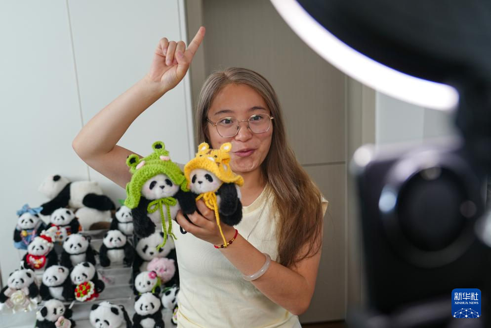 ：中国兴起“犒赏”消费新势力麻将胡了从“必需”到“悦己”(图2)